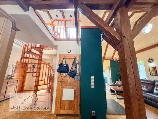 Wohnküche mit Treppe ins DG