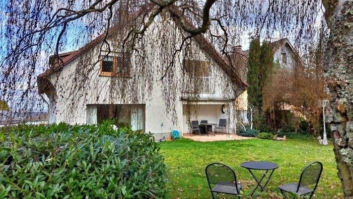 Überdachte Terrasse und Garten