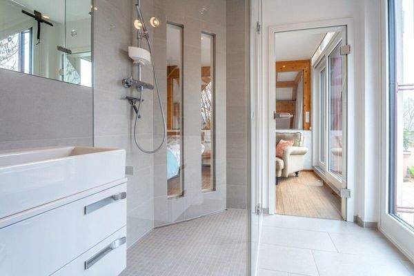 Duschbad mittlere Ebene