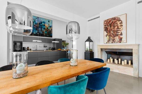 Essbereich mit Kamin