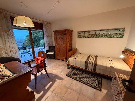 Ein weiteres Kinderzimmer im Gartengeschoss - mit Zugang zur Terrasse