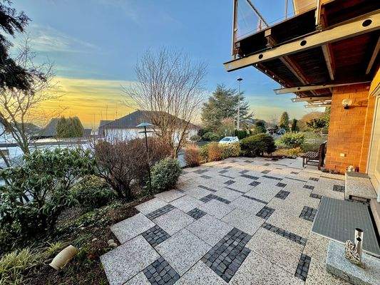 Vordere Terrasse am Wohnbereich (1)