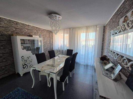 Essbereich mit Zugang Balkon