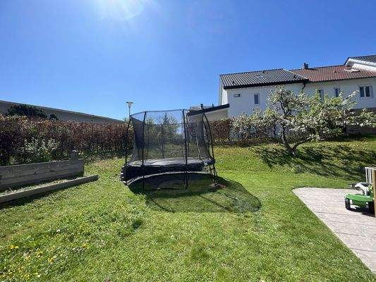 großer ruhiger Garten