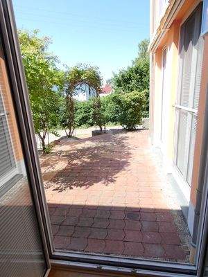 Sicht auf die Terrasse vom Esszimmer aus