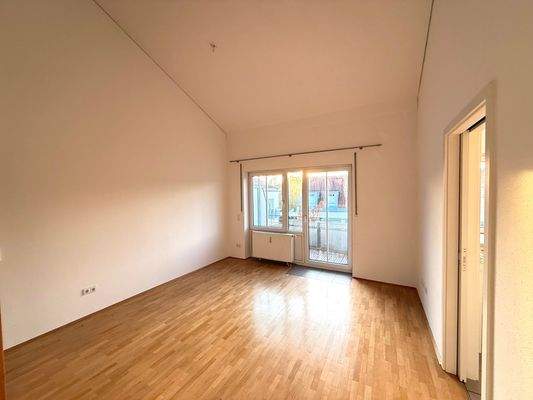 Helles und geräumiges Wohnzimmer