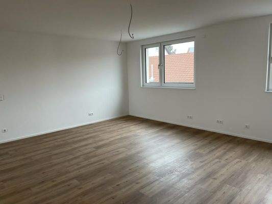 Leeres Wohnzimmer mit Fenster