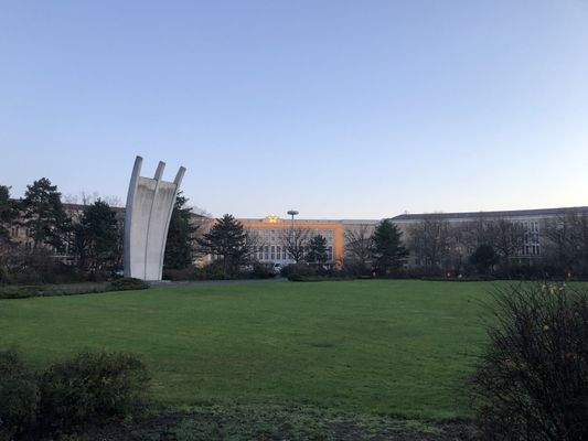 Platz der Luftbrücke Flughafen Denkmal
