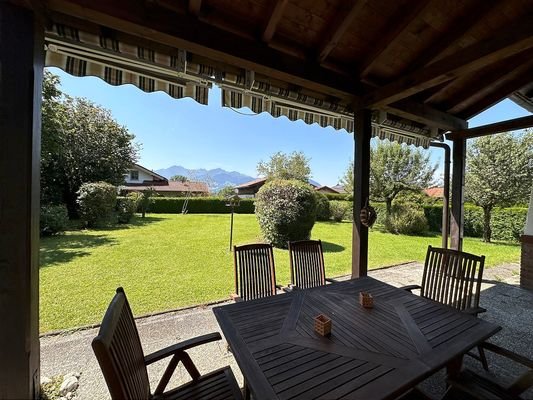 Die einladende Terrasse mit Bergblick zum Wendelsteinmassiv