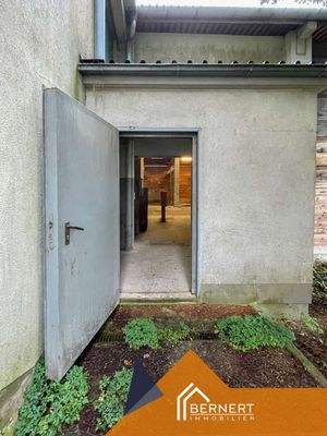 Ein- und Durchgang zur Lagerhalle