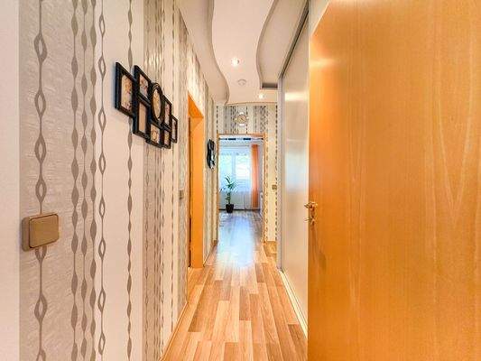 Flur mit Einbauschrank