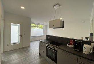 Eingang, Küche und Wohnbereich