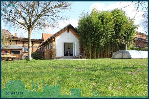 1955 Pool mit Poolhaus.jpg