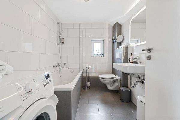 saniertes modernes Bad