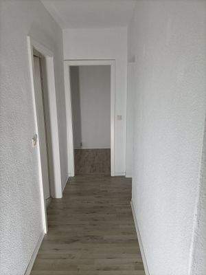 Flur mit Blick auf das Kinderzimmer.jpg