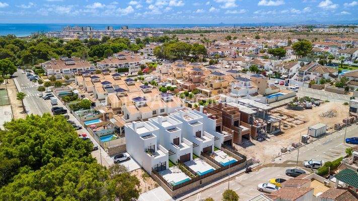 Detached Villas with Pool 900 m from the Beach in Mil Palmeras