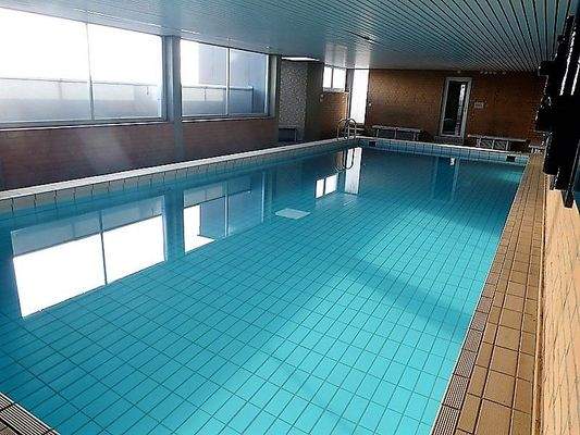 Schwimmbad im Dachgeschoss