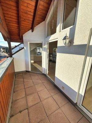 Südbalkon mit Licht und Steckdose