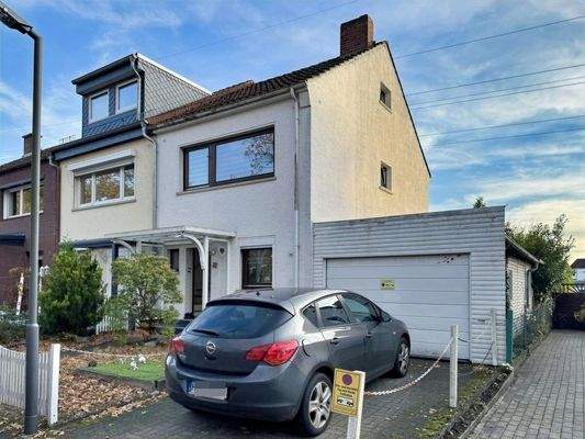 Frontansicht mit Garage