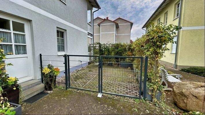 PKW-Stellplatz vor der Wohnung