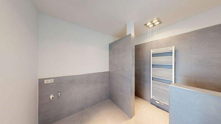 Gästebad mit Waschmaschinenanschluss