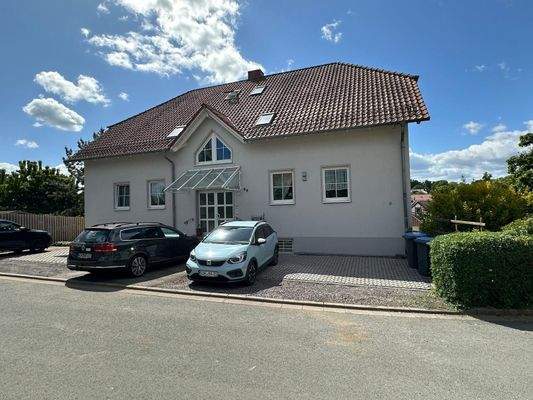 Solide Bauweise und großzügiges
Grundstück mit guter Abstandsfläche