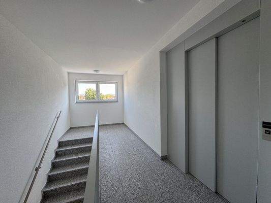 Treppenhaus mit Lift