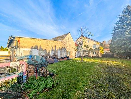 Gebäudeensemble aus dem Garten