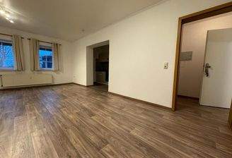 Wohnraum mit Blick zur Küche