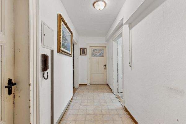 1. OG (rechts) Betriebswohnung