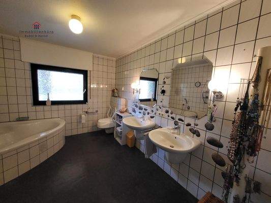 Badezimmer EG