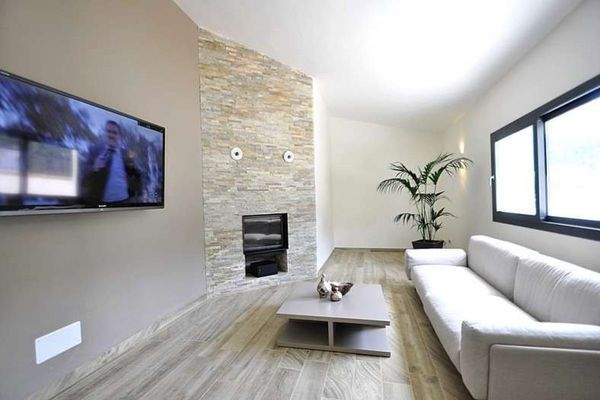 Die Immobilie bietet 2 Wohnbereiche