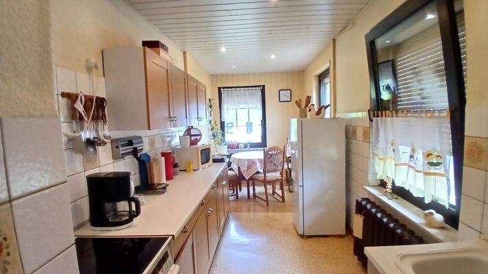 Küche mit EBK im EG