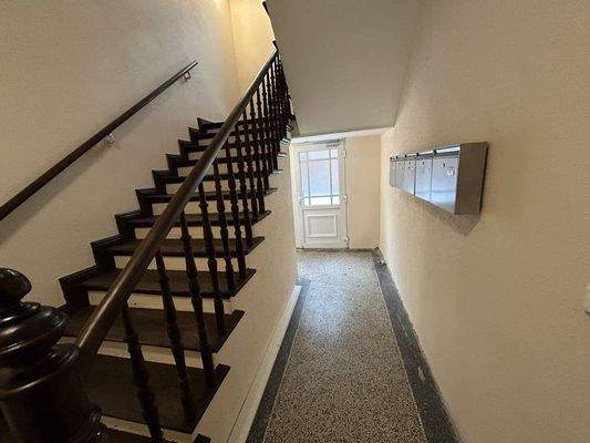 Flur mit schöner Treppe