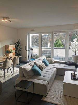 Wohnzimmer mit Balkon