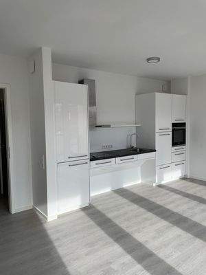 Moderne Küche mit Geräten