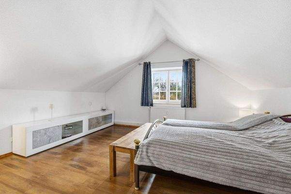 23 - WE 3 Schlafzimmer.jpg