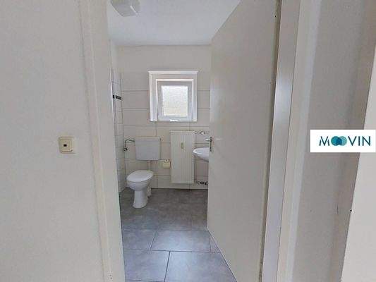 Blick in das Tageslichtbad mit Dusche