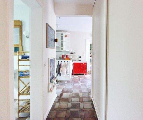 Flur mit Blick in die Küche