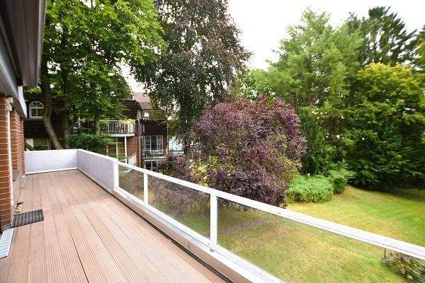 Terrasse mit Blick in den Garten 1.2