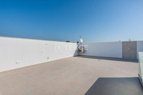 Detached Contemporary Villas near the Beach in Los Alcázares