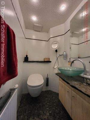 separate Toilette im Wellnessbereich 