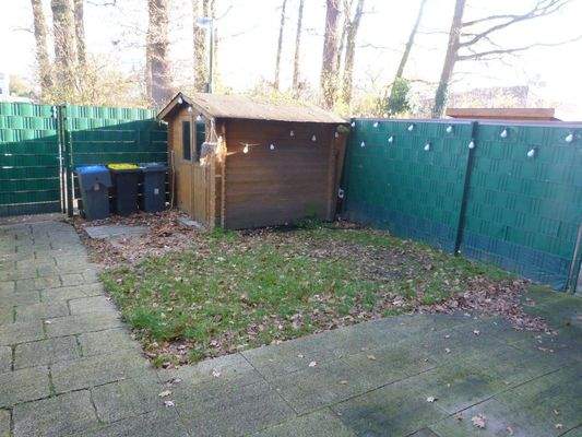 Vorgarten mit Gartenhaus