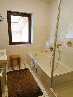 Vollbad m. Dusche, OG