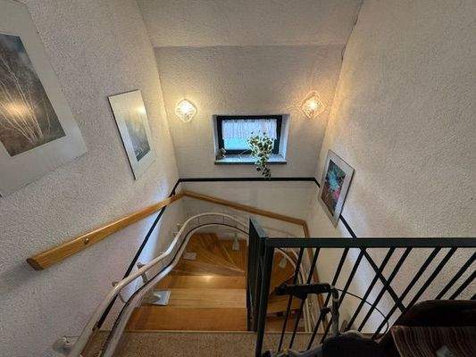 Treppe mit Treppenlift OG