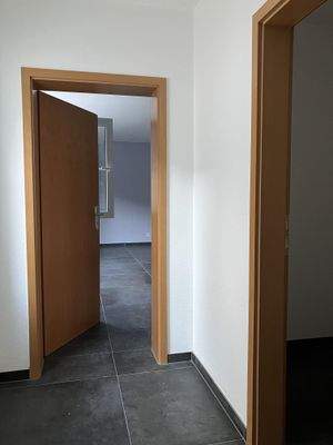 Diele mit Zugang zum Wohnraum