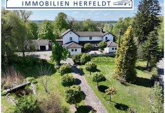 Sehr schöne Zufahrtsallee