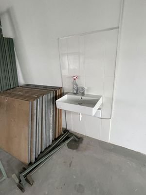 Waschbecken in der Halle