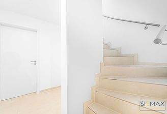 Treppe ins Obergeschoss 