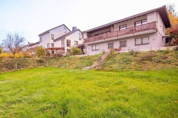 Wohnen & Arbeiten vereint: Großzügiges EFH mit Garten in Idstein-Niederauroff